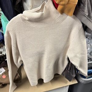 A new day sweater XS // 011621